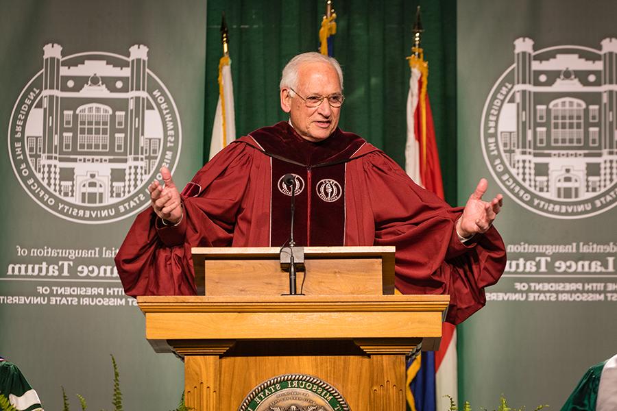 Dr. 小杰克·霍金斯., the chancellor of Troy University, delivered the ceremony's keynote address. (Photo by Lauren Adams/<a href='http://ieqnui.isakichi.net'>威尼斯人在线</a>)