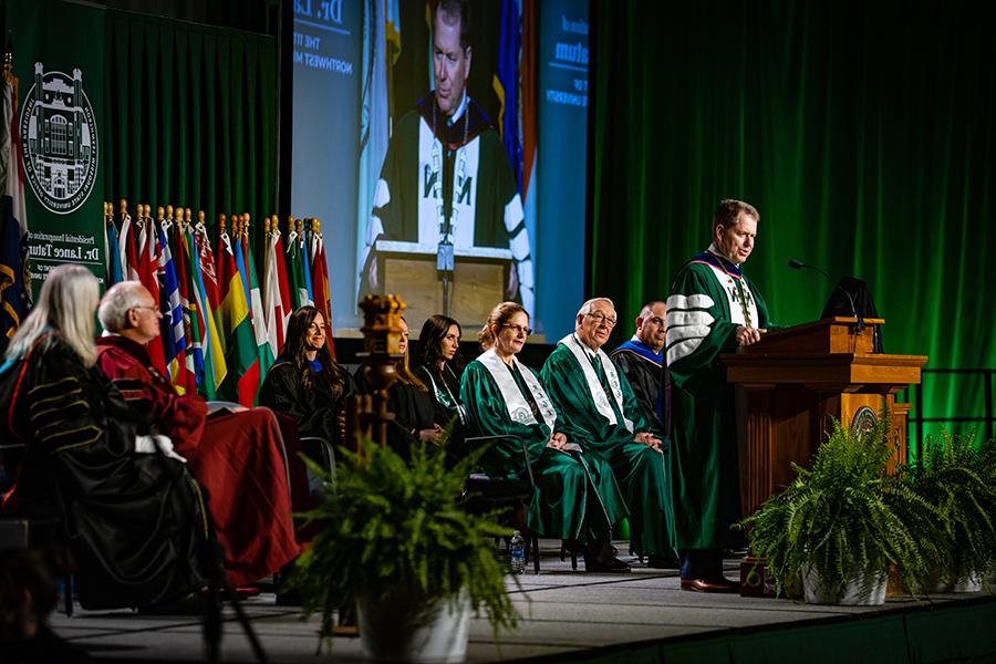 Dr. 兰斯·泰特姆 presented his inaugural address to an audience in Bearcat Arena. (Photo by Todd Weddle/<a href='http://ieqnui.isakichi.net'>威尼斯人在线</a>)